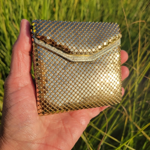 Vintage Gold Mesh Small Wallet ~ Whiting & Davis Style ~ Retro ~ Date Night ~ - Picture 2 of 15